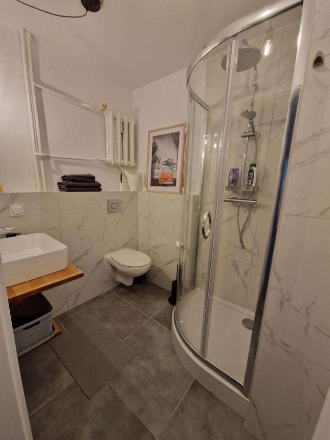 Apartament Vizzit Us Twarda *